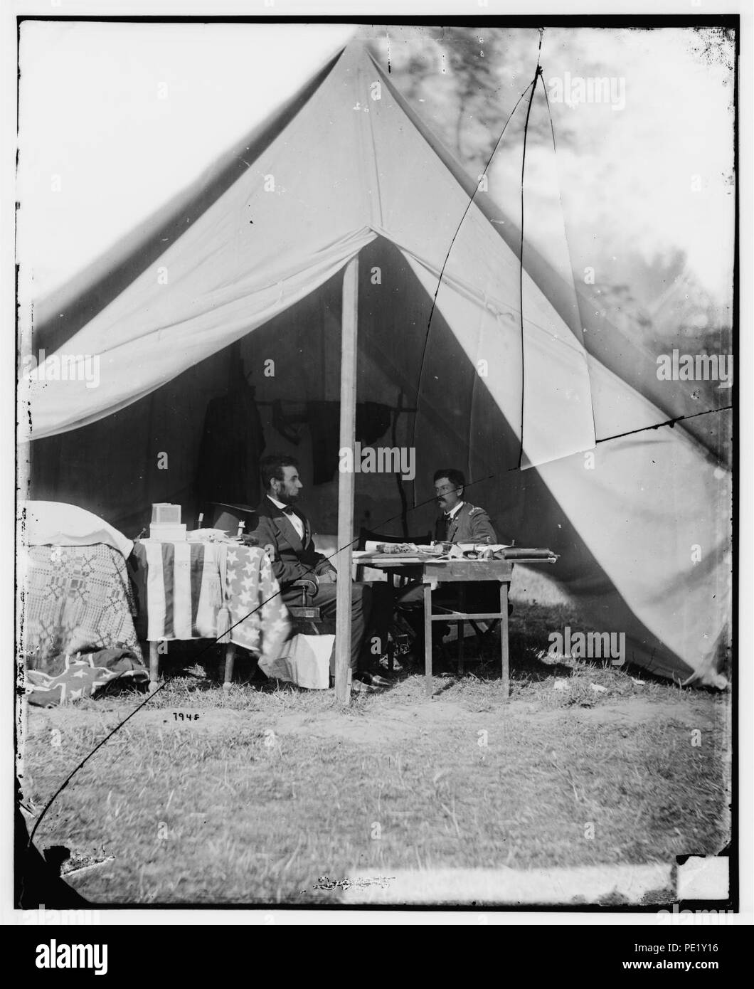 Antietam md president lincoln and gen george b mcclellan in the