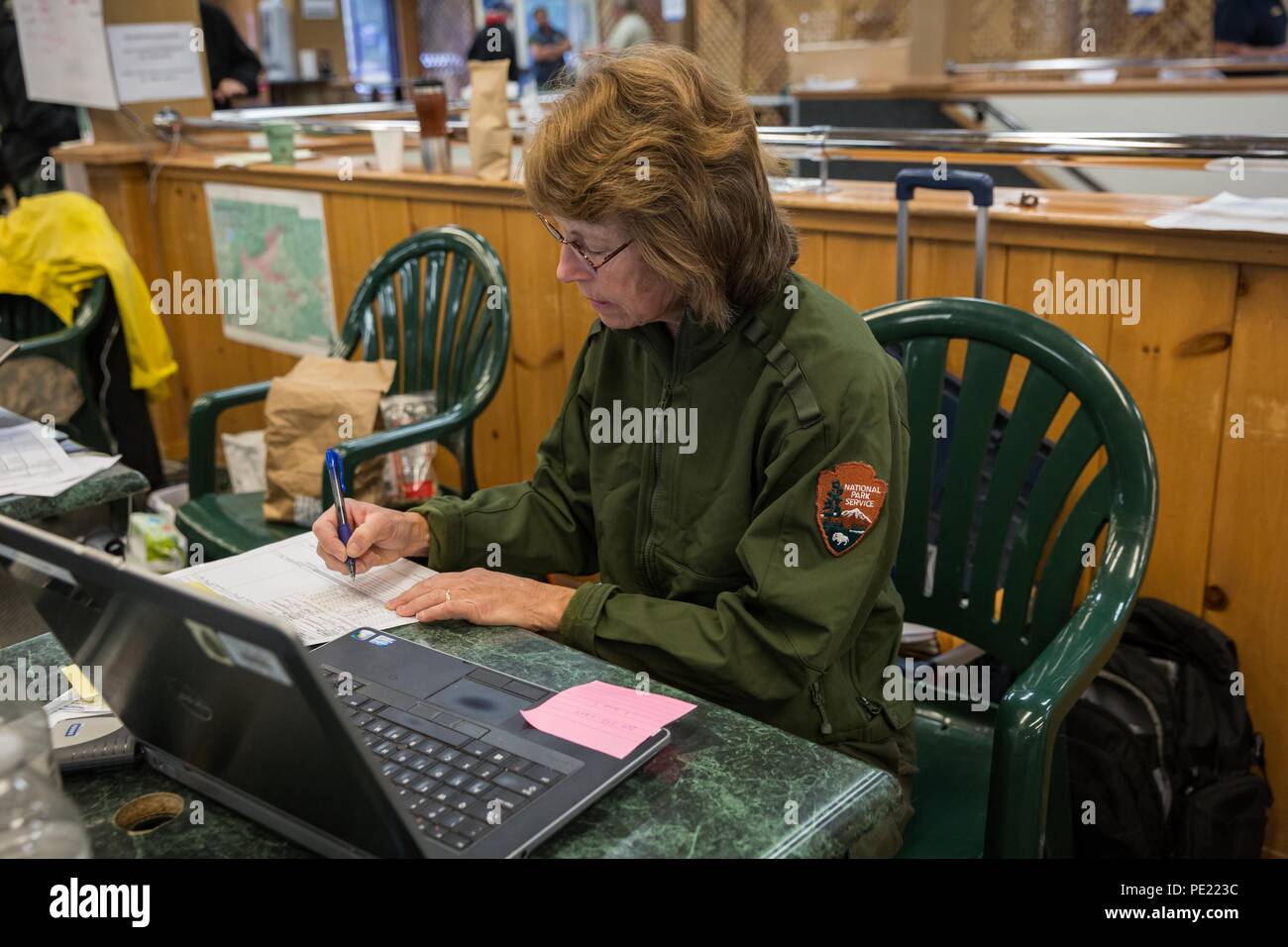 Dardanelle, California, USA. 10th Aug, 2018. Friday, August 10, 2018.United States Forest Service (USFS) Public Information Officer (PIO) CHERYL CHIPMAN wraps up paperwork at Incident Command Post at Dodge Ridge Resort near Pinecrest, Calfiornia, before leaving her assignment on the Donnell Fire. Credit: Tracy Barbutes/ZUMA Wire/Alamy Live News Stock Photo