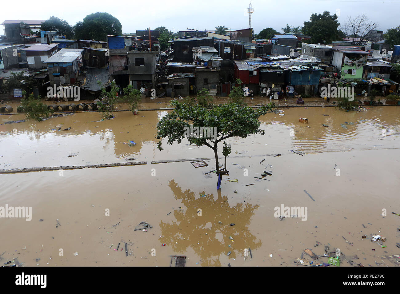 Marikina City, Philippines. 12th Aug, 2018. Shanties are submerged in flood brought by tropical storm Yagi in Marikina City, the Philippines, Aug. 12, 2018. Credit: Rouelle Umali/Xinhua/Alamy Live News Stock Photo