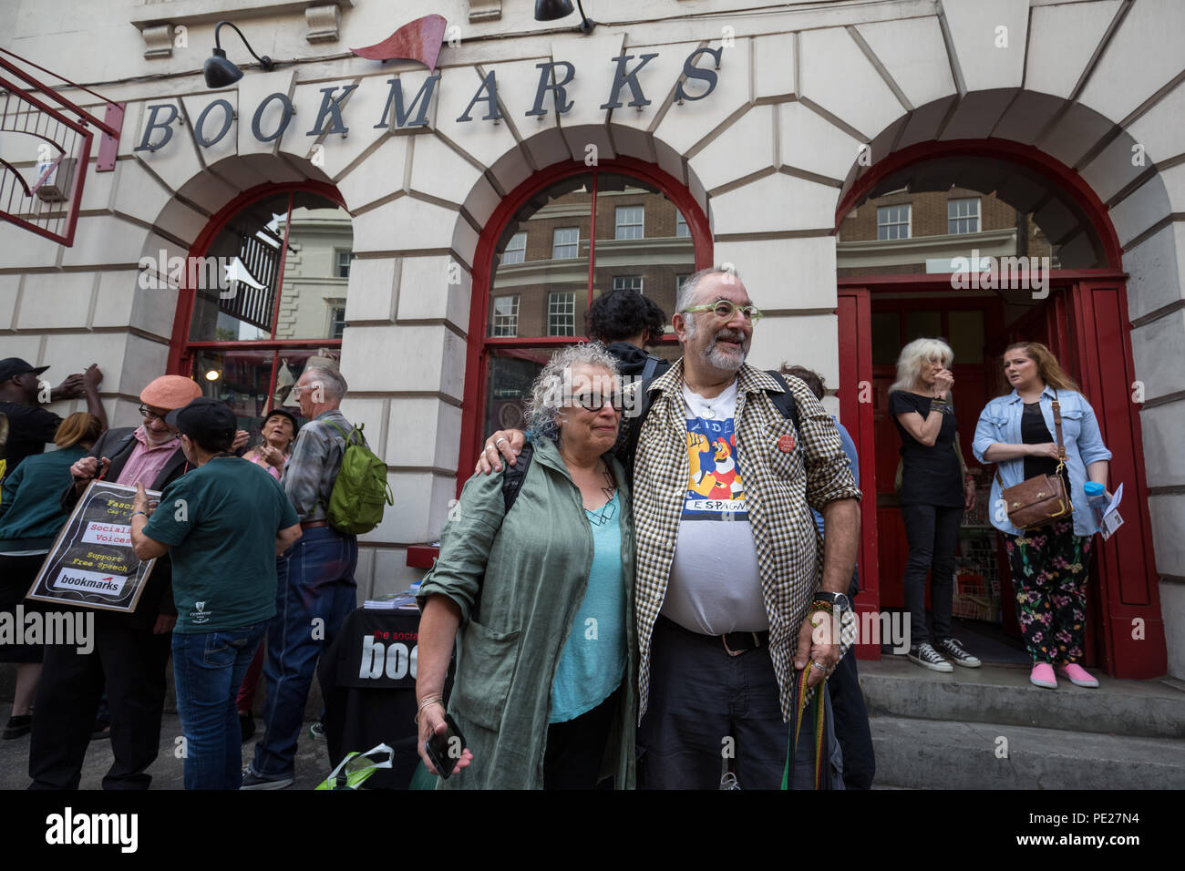 London, UK. 11th August, 2018. Bookmarks in Bloomsbury. Crowds gather at Britain’s largest socialist bookshop in a display of solidarity one week after it was invaded by far-right protesters including three Ukip supporters who had since been suspended from the party pending an investigation. Credit: Guy Corbishley/Alamy Live News Stock Photo