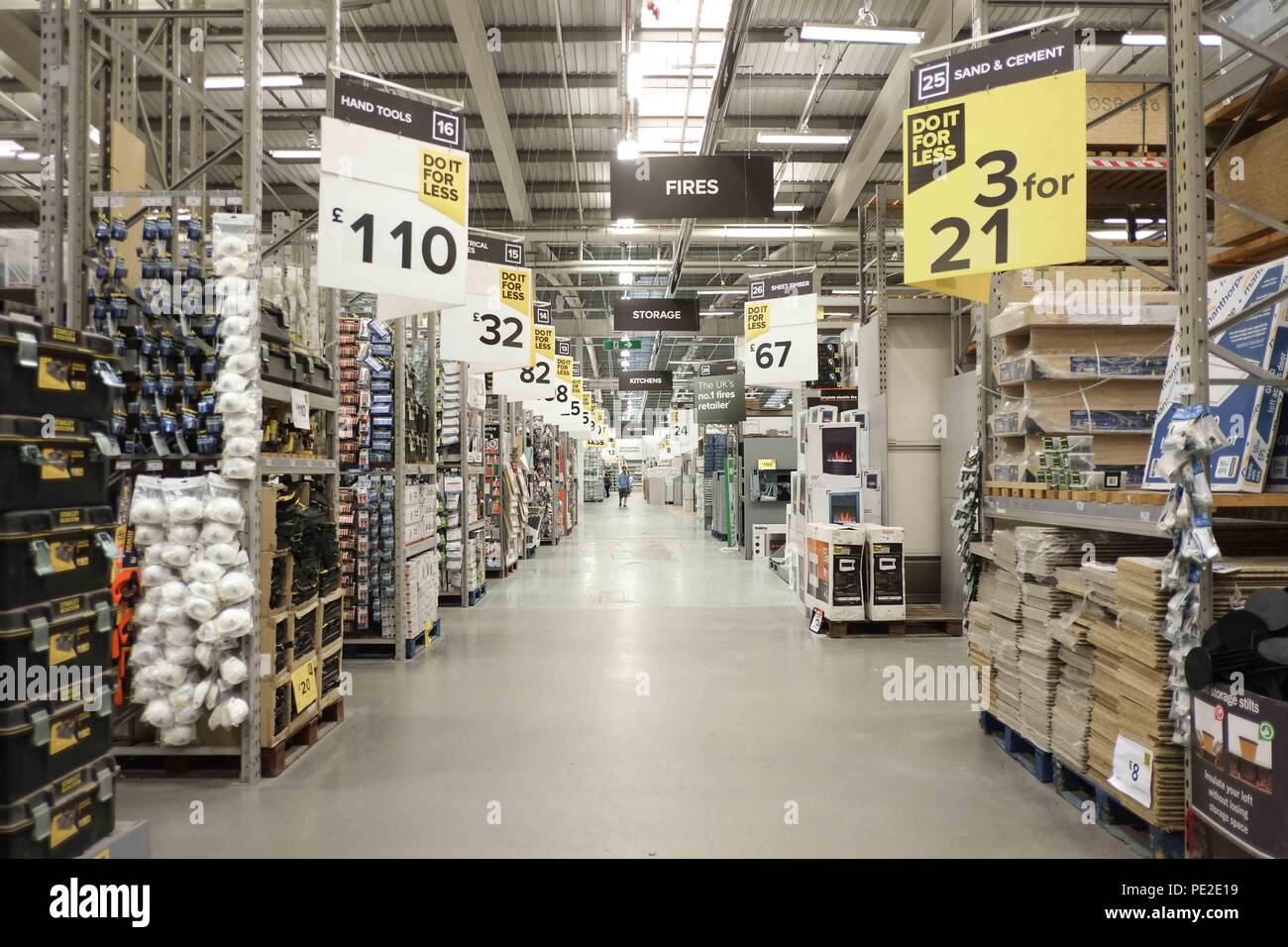 B and q aisle hi-res stock photography and images - Alamy