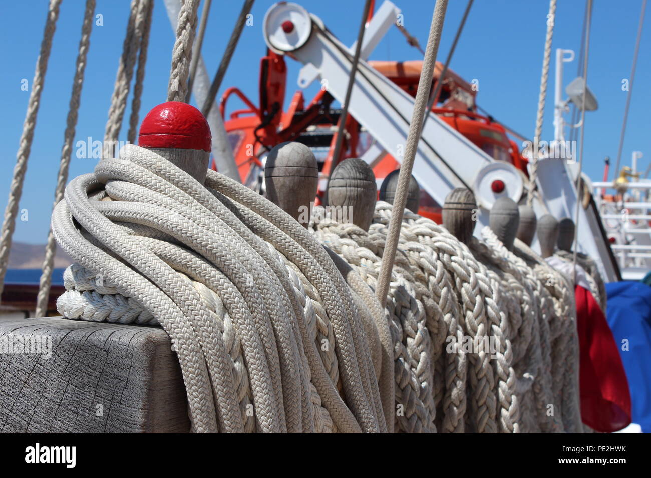 Ship ropes hi-res stock photography and images - Alamy