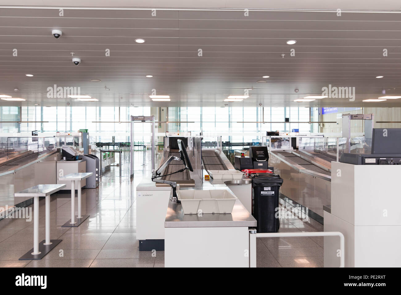 Security Screening Station Hi res Stock Photography And Images Alamy security-screening-station-hi-res-stock-photography-and-images-alamy