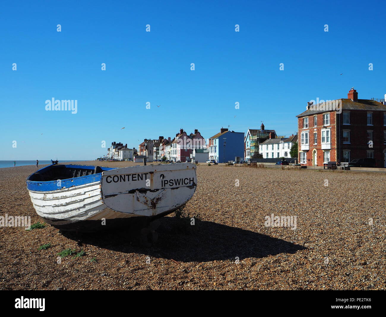 Fishing boats on the pebble beach at Aldeburgh, Suffolk Stock Photo - Alamy