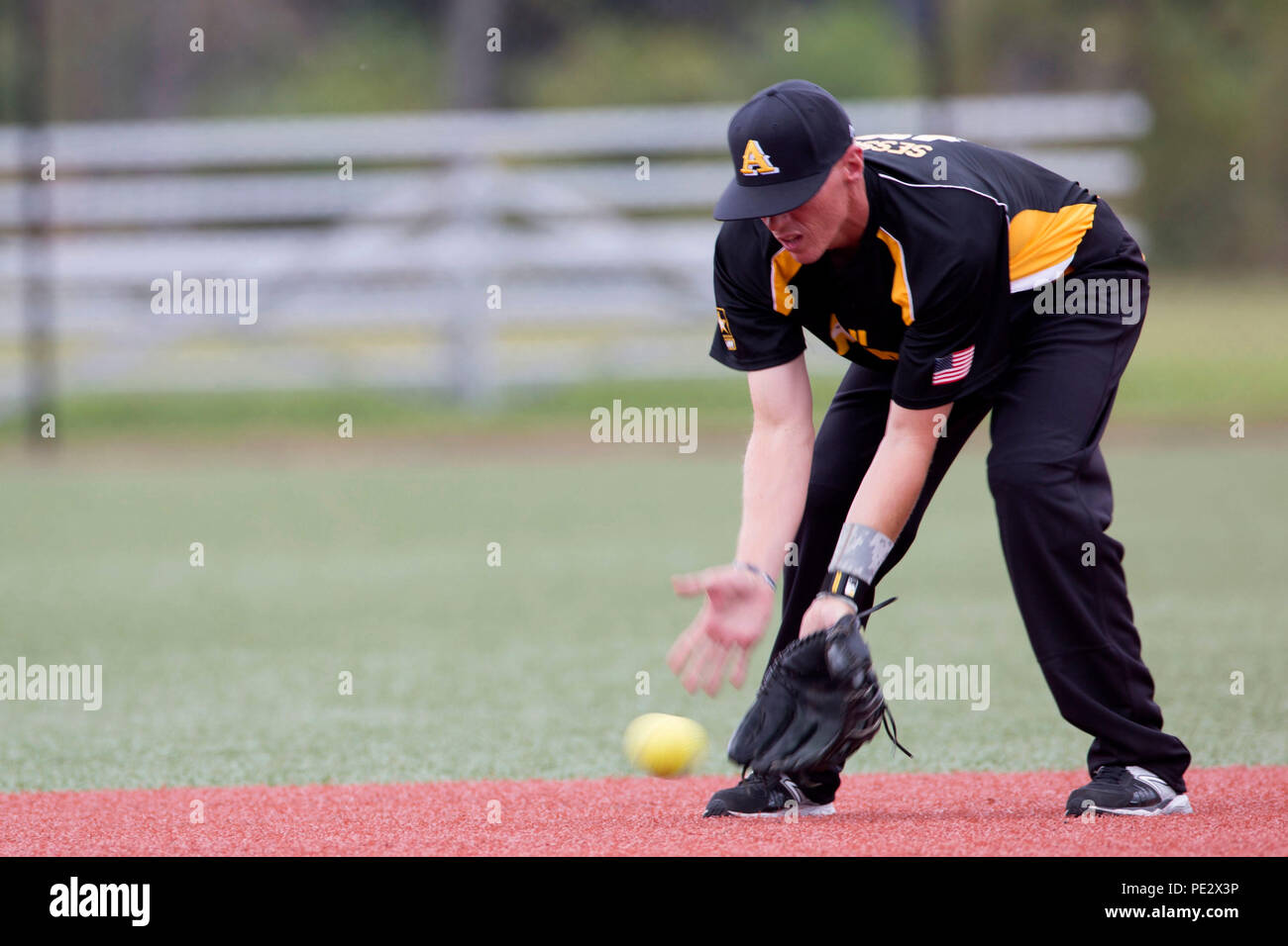 U.S. Army Sgt. Eric Sessom, infielder with the U.S. Army men’s softball team, catches a ball during the 2015 Armed Forces Softball Tournament at the intramural softball field on Camp Lejeune, N.C., Sept. 24, 2015. 160 athletes representing the U.S. Army, Marine Corps, Navy, and Air Force competed during a weeklong softball tournament hosted by Marine Corps Community Services. (U.S. Marine Corps photo by Lance Cpl. Austin M. Schlosser, MCIEAST-MCB CAMLEJ Combat Camera/Released) Stock Photo