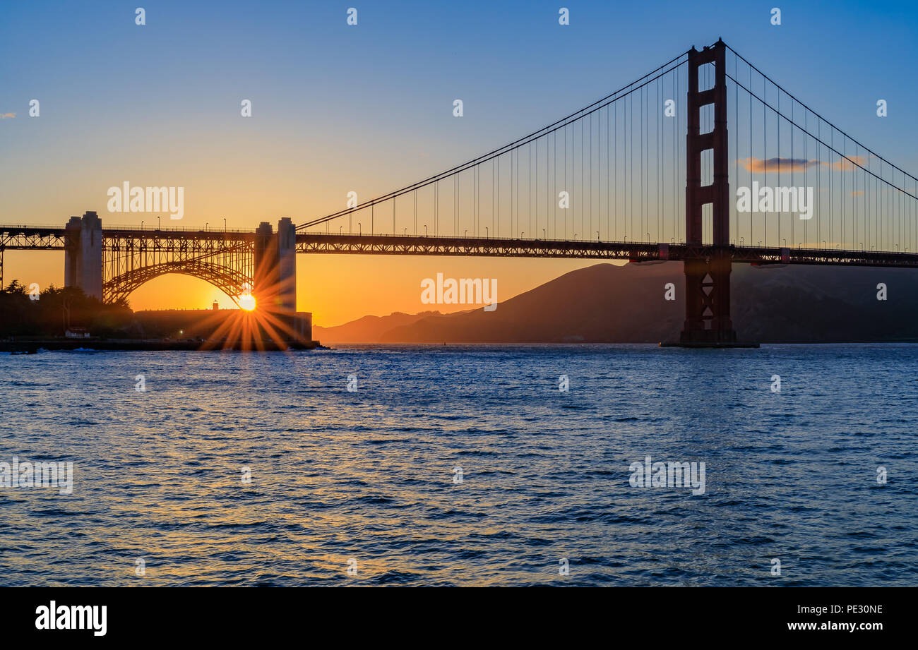 Sun setting behind bridge hi-res stock photography and images - Alamy