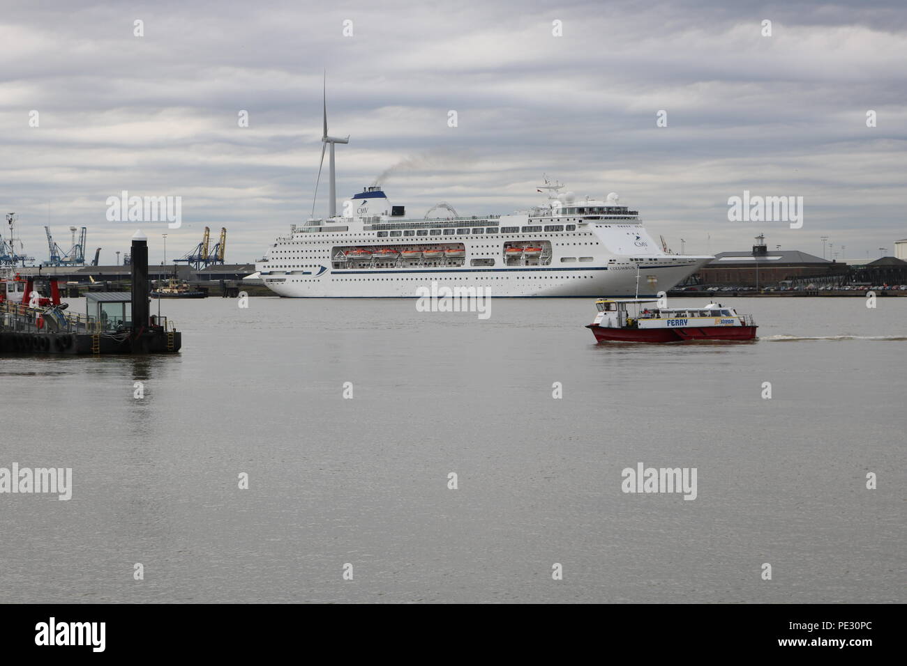 Cruise ship gravesend hi-res stock photography and images - Alamy