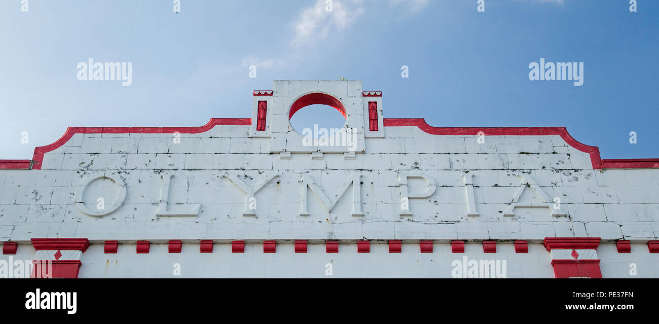Top facade art deco hi-res stock photography and images - Alamy