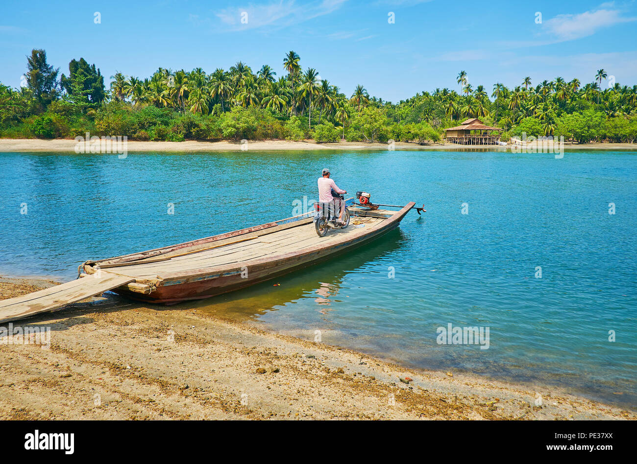 Fishing Boats On The Beach Zone, Boat Excursion Chicago 2021, Fishing