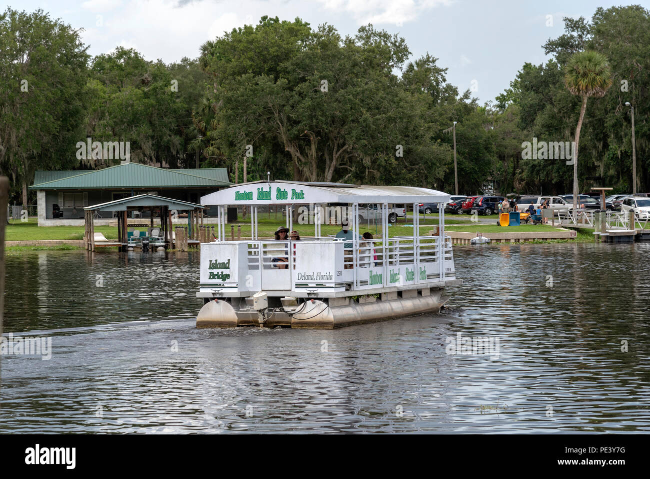 Hontoon Island State Park Deland Florida Usa Electric Ferry Crossing St Johns River From The Deland Side Stock Photo Alamy
