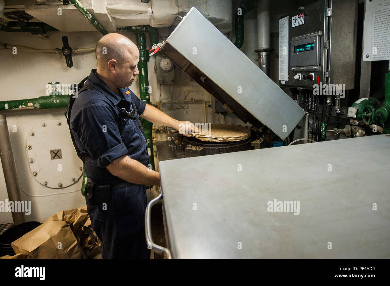 150907NDZ642015 ATLANTIC OCEAN (Sept. 7, 2015) Machinist's Mate