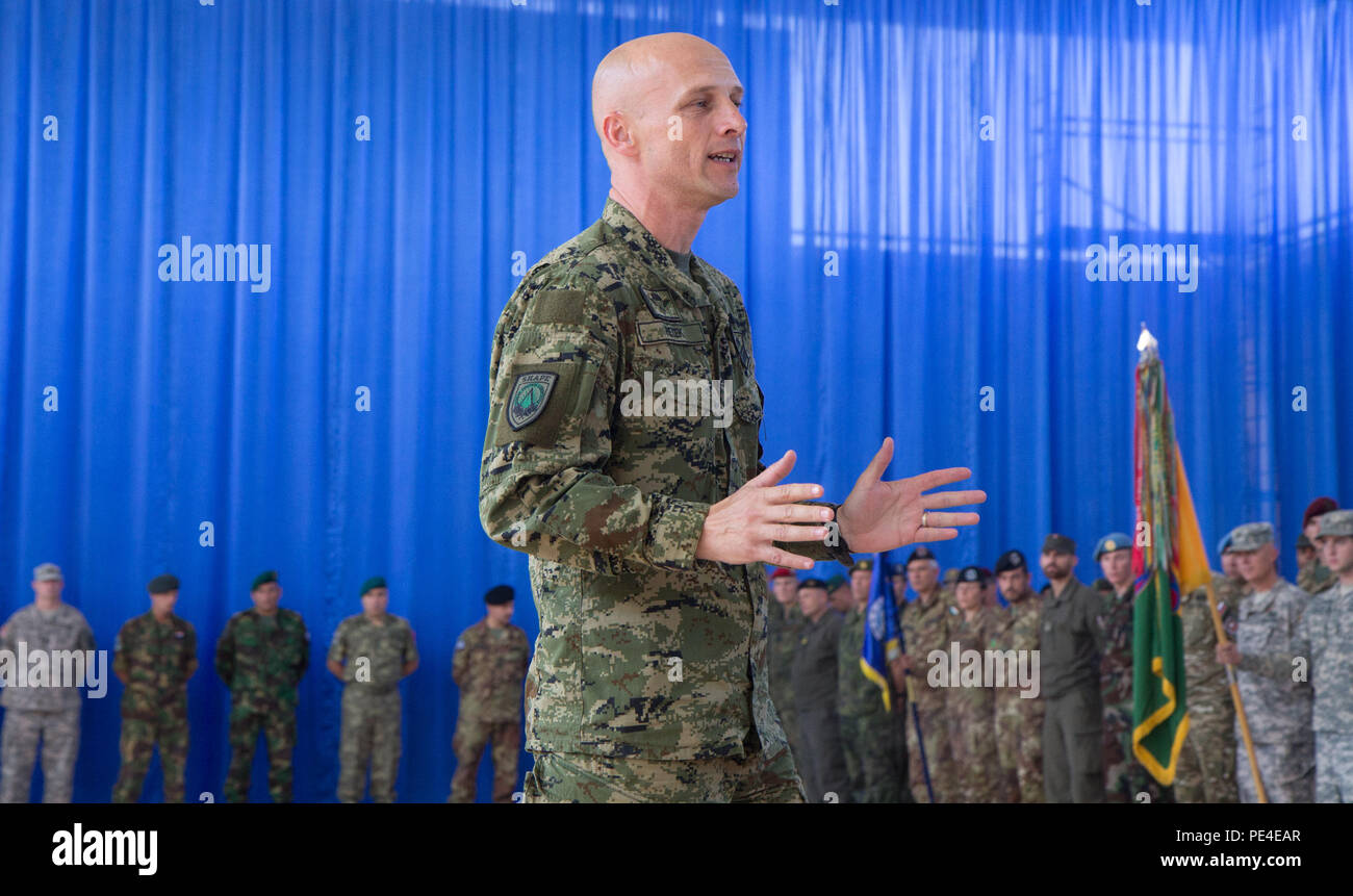 Croatian Command Sgt. Maj. Davor Petek, the command senior enlisted leader for allied command operations at NATO’s Supreme Headquarters Allied Powers Europe, speaks with Kosovo Force troops during a Sept. 4, 2015, visit to the KFOR headquarters at Camp Film City in Pristina, Kosovo. The visit gave Petek and U.S. Air Force Gen. Philip M. Breedlove, the Supreme Allied Command Europe, an opportunity to meet with senior officials and discuss the latest developments in Kosovo and the western Balkans. KFOR, NATO’s peace support mission in Kosovo, is on its 20th rotation of multinational soldiers sin Stock Photo