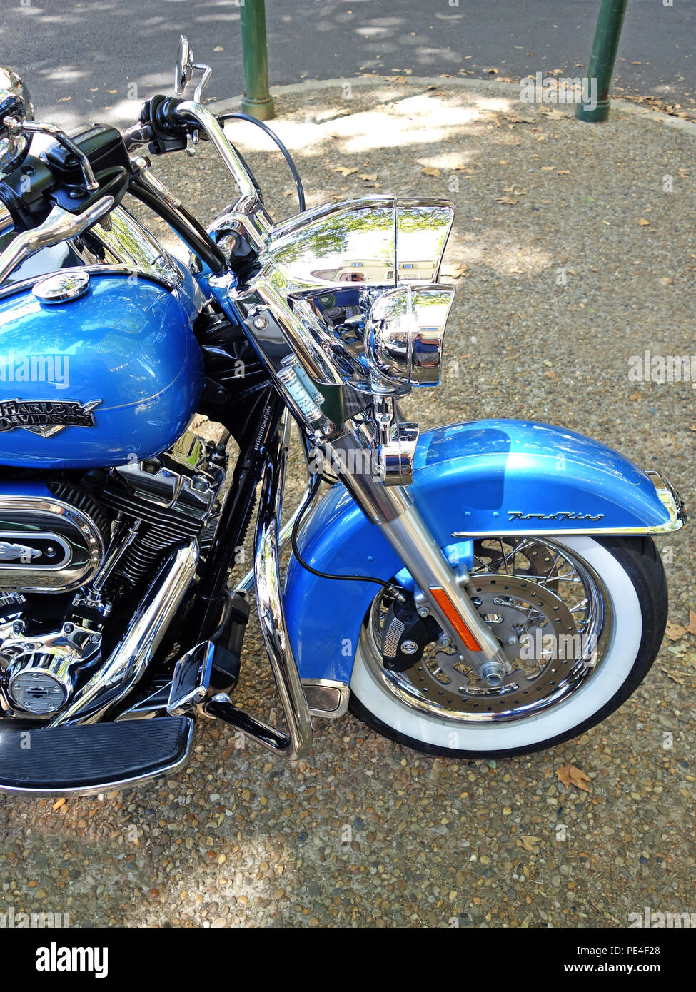 Harley davidson road king moto hi-res stock photography and images - Alamy
