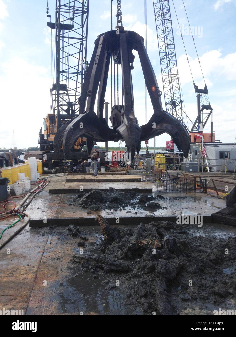 Archaeologists are employing a grapple during the mechanized phase of the CSS Georgia’s recovery. (Photo by Julie Morgan) Stock Photo