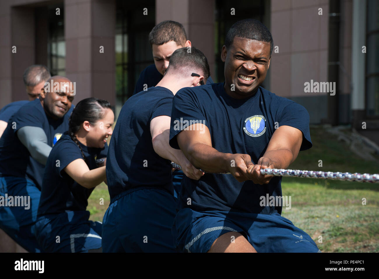 Airmen from the 86th Comptroller Squadron work together during a game of tug-of-war for the Commander’s Challenge Sept. 9, 2015, at Ramstein Air Base, Germany. The 86th Airlift Wing staff agencies and 86th CPTS placed second overall in the Commander’s Challenge. (U.S. Air Force photo/Airman 1st Class Larissa Greatwood) Stock Photo
