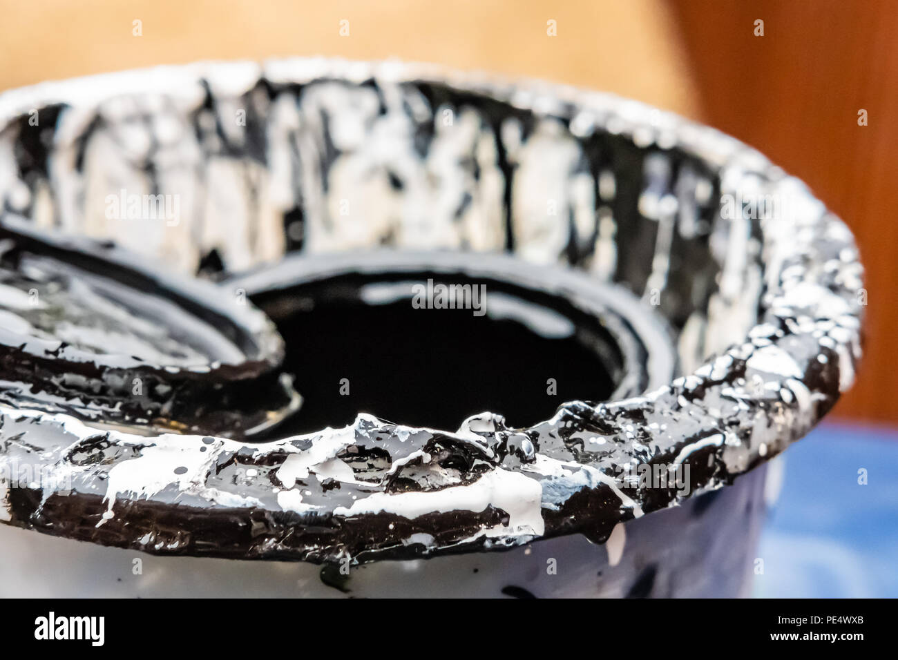 Can tin paint emulsion hires stock photography and images Alamy