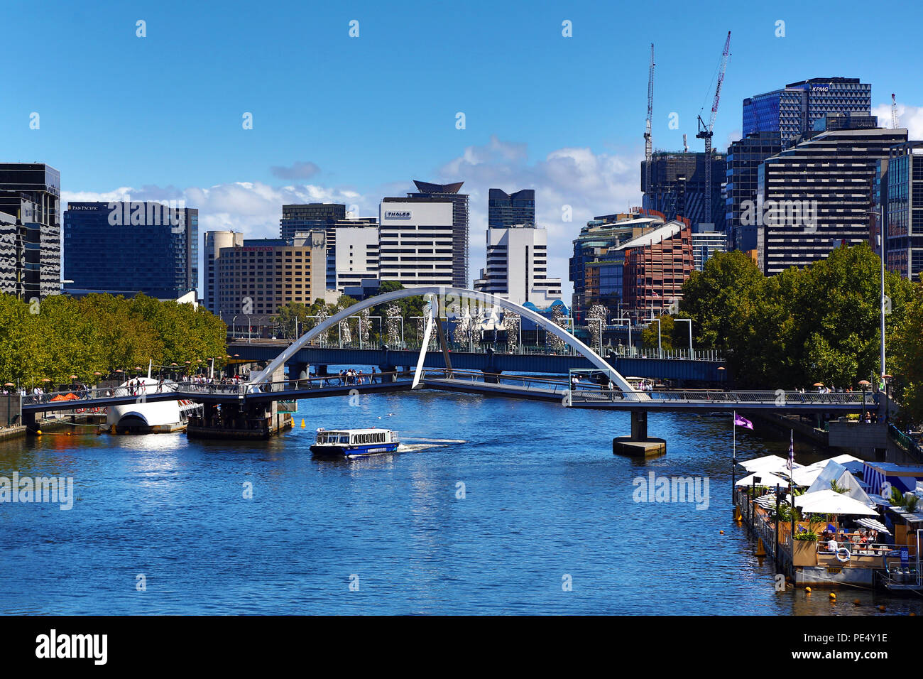 Southbank Pedestrian Bridge over the River Yarra, Melbourne, Victoria, Australia Stock Photo
