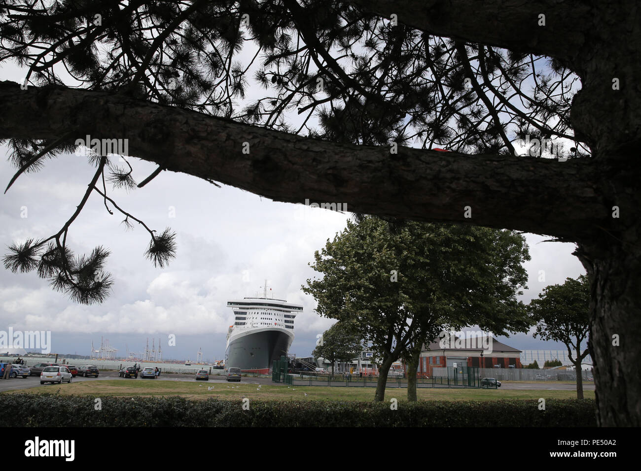 the-cunard-queen-mary-2-cruise-ship-in-southampton-dock-picture-by