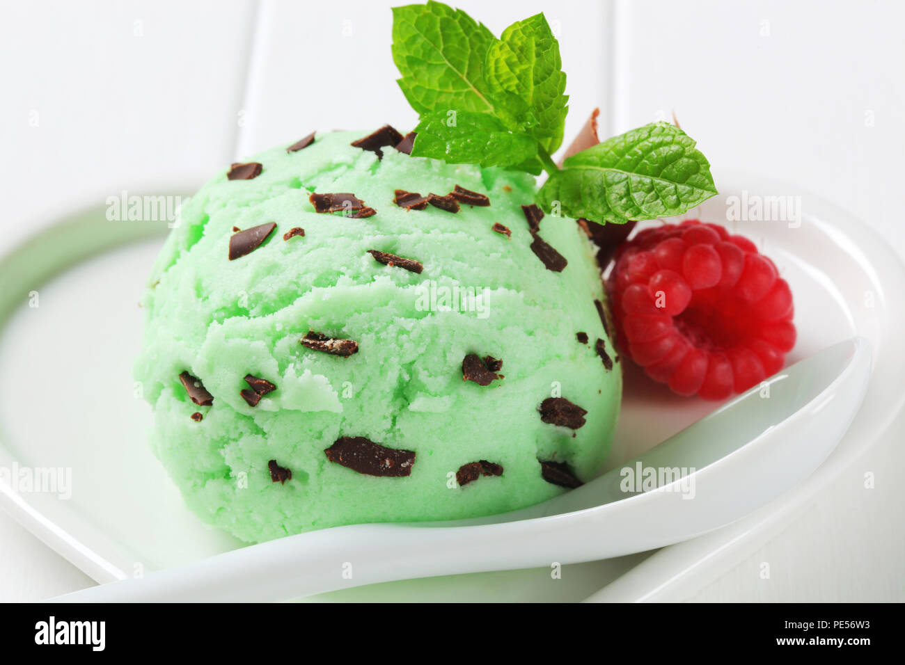 Scoop of mint chocolate chip ice cream Stock Photo Alamy