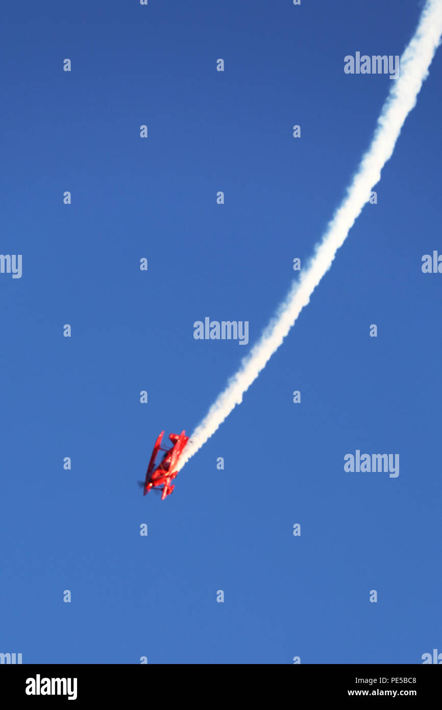 During the 2015 MCAS Miramar Air Show in California, aerobatic pilot ...