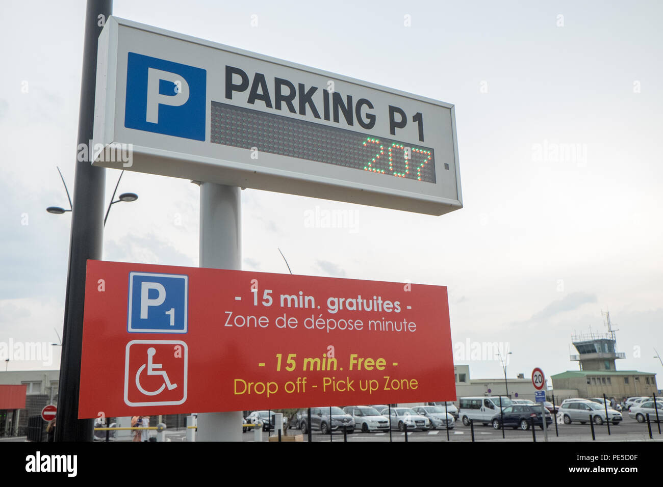 Free,parking,for,15,minutes,kiss and fly,quick,passenger,pick up,at,  Carcassonne,Airport,Aude,region,South,of,France,French,Europe,European  Stock Photo - Alamy