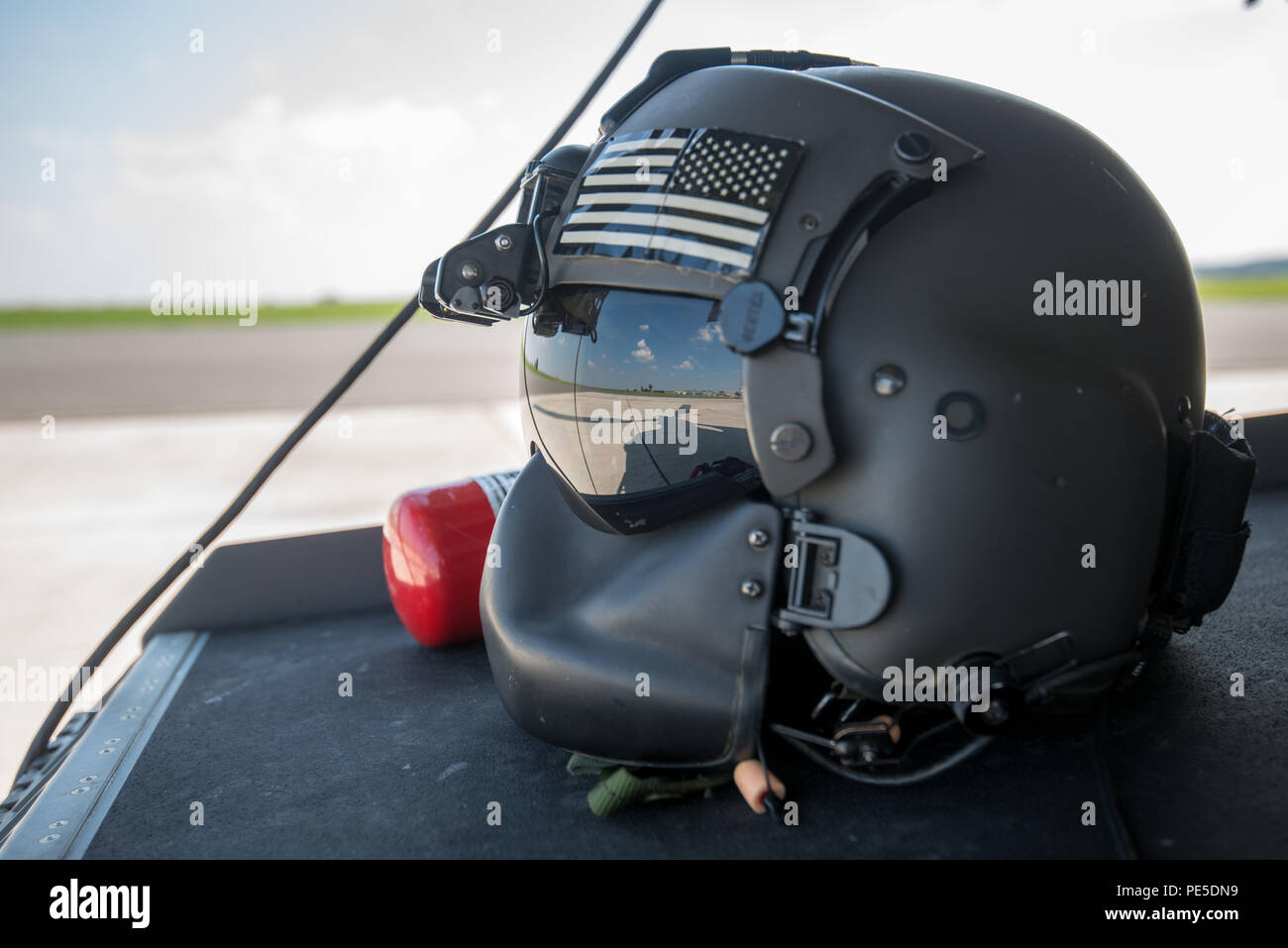 Close-up view of a U.S. Army HGU-56/P Aircrew Ballistic Helmet System, from a member of 1-214 General Support Aviation Battalion, 12th Combat Aviation Brigade, during a refueling stopover its CH-47F Chinook helicopter did in Chièvres, Belgium, Sept. 11, 2015. (U.S. Army photo by Visual Information Specialist Pierre-Etienne Courtejoie/Released) Stock Photo