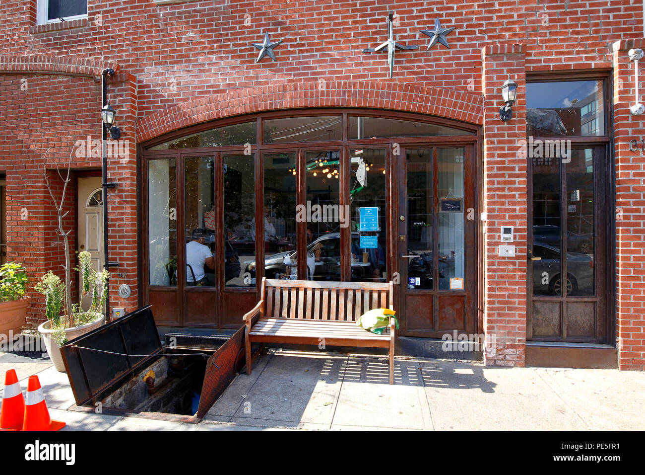 Ovenly, 31 Greenpoint Ave, Brooklyn, New York. NYC storefront photo of