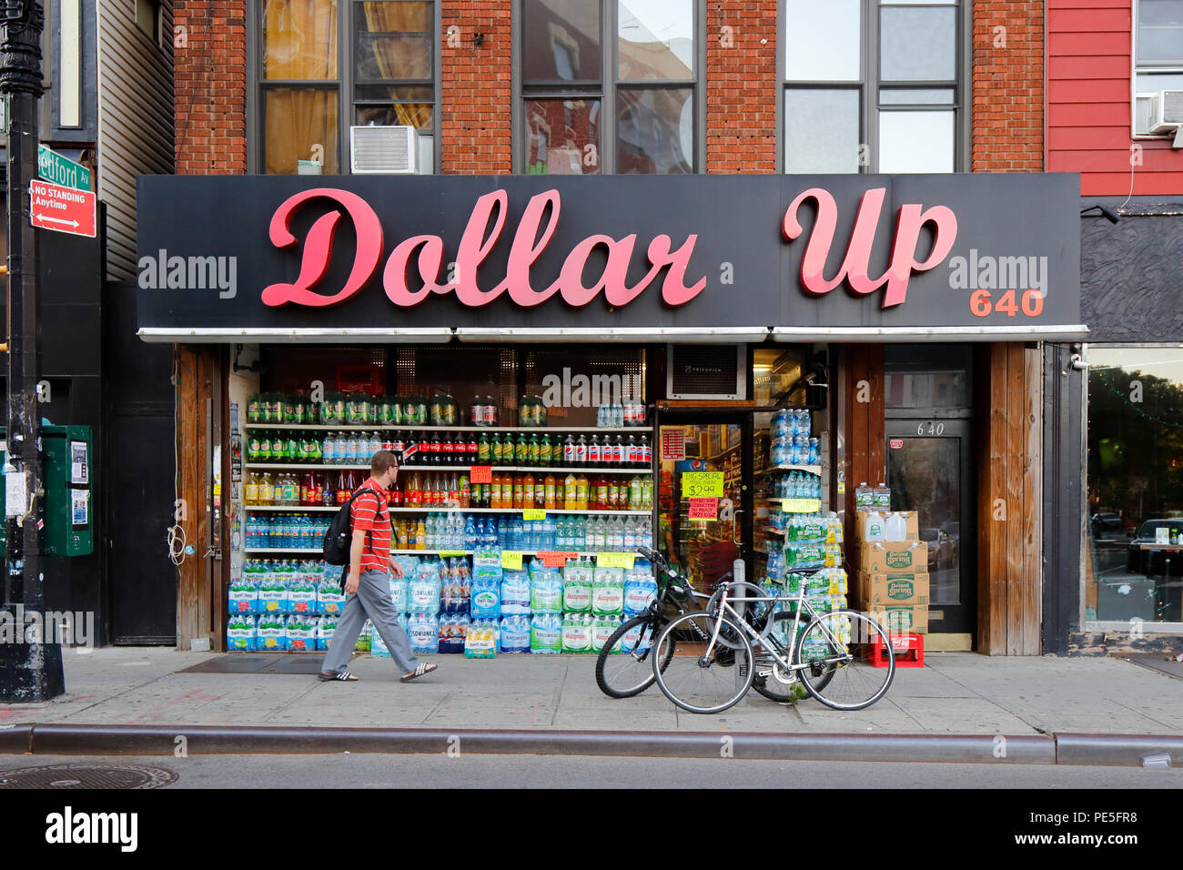 Dollar Up 640 Manhattan Ave Brooklyn Ny Exterior Of A Discount Grocery Shop In Greenpoint Stock Photo Alamy