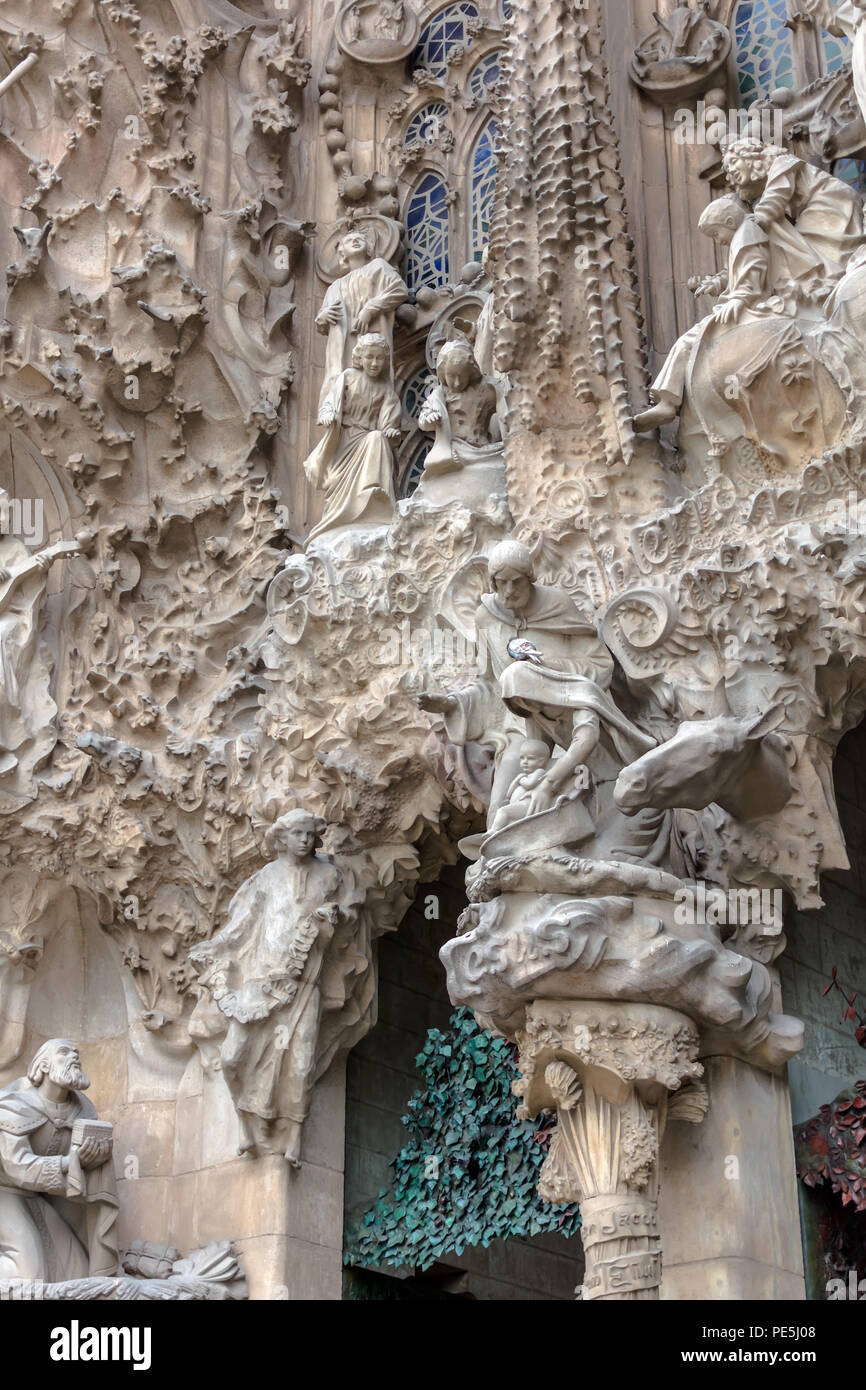Sagrada Familia exterior The central image of the Nativity facade