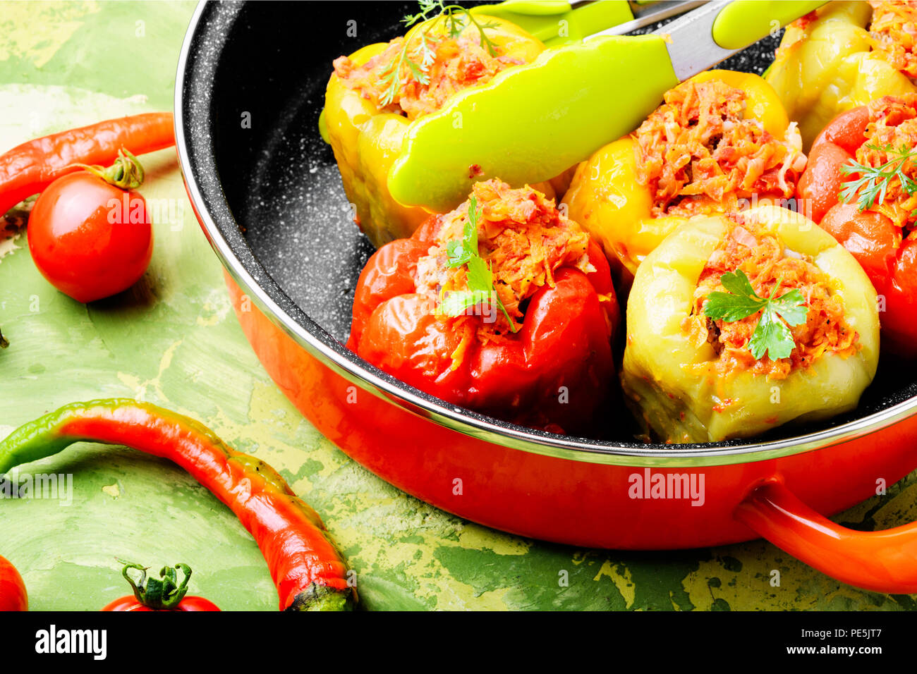 Перец фаршированный овощами консервы