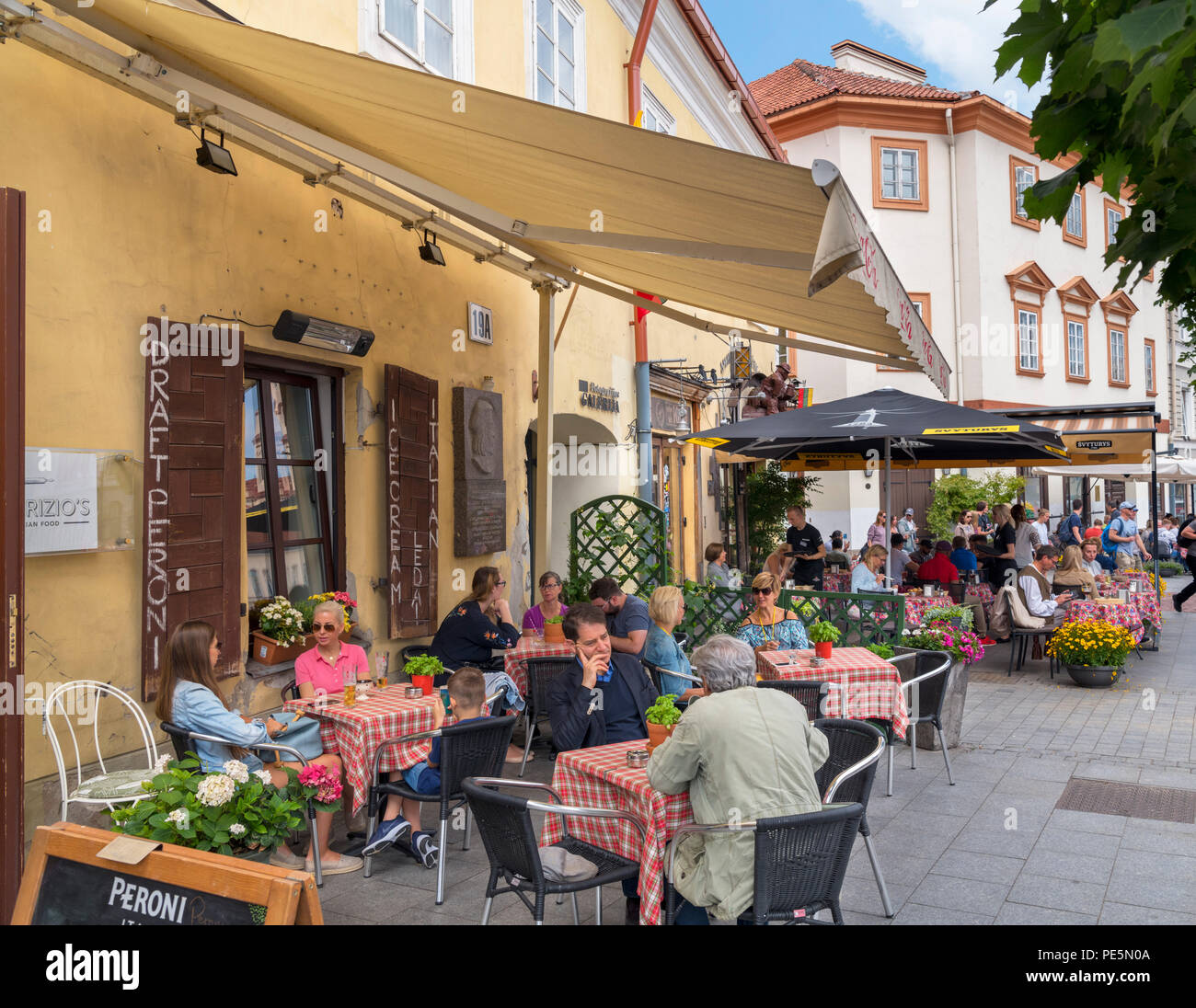 Cafe / Bar on Town Hall Square (Rotušės aikštė) in the Old Town, Vilnius, Lithuania Stock Photo