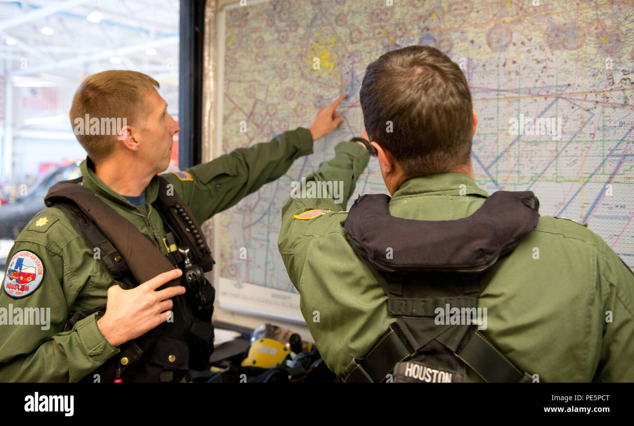 Panter Rettelse hobby Lt. Cmdr. Jeremy Loeb and Lt. Zach Gross, both MH-65 helicopter pilots,  discuss training location at Air Station Houston, Sept. 29, 2015. Night  operations training prepares air crews for the daunting task