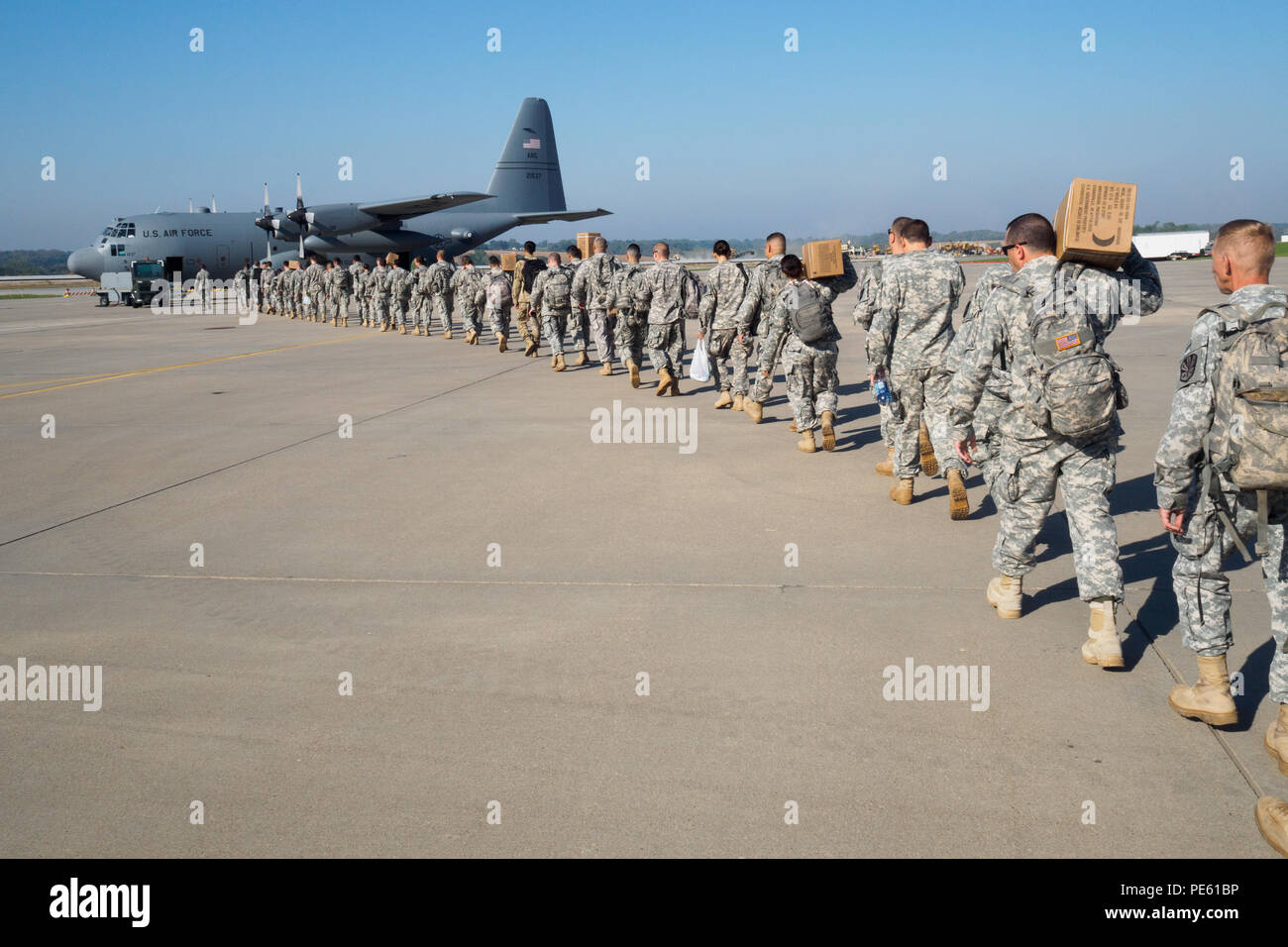 Arizona Army National Guard Soldiers from the 3666th Support Maintenance Company in Phoenix, load onto an Air Force C-130 Sept. 26, 2015 at 132nd Fighter Wing Air National Guard base in Des Moines, Iowa.  The Guardsmen had just completed their 15-day annual training at Camp Dodge Joint Maneuver Training Center in Johnston, Iowa and were heading back home. (U.S. Army National Guard photo by Staff Sgt. Brian A. Barbour) Stock Photo