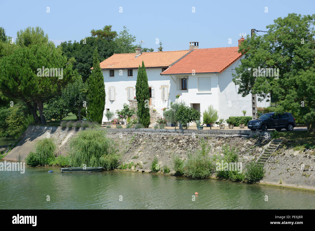 Typical house of the riverside hires stock photography and images Alamy
