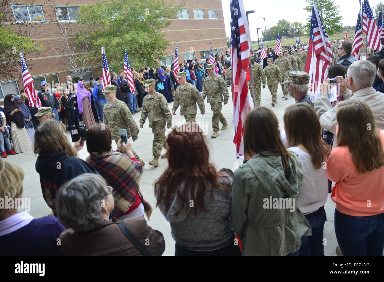 Soldiers from the Minnesota National Guard's 682nd Engineer Battalion ...