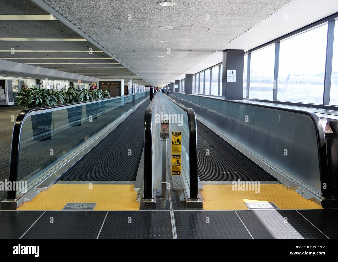 Airport people mover hi res stock photography and images Alamy