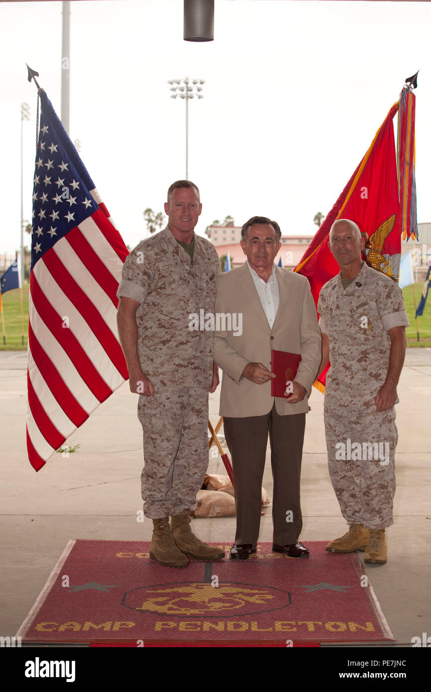 U.S. Marine Corps Brig. Gen. Edward Banta, left, Commanding General, and Sgt. Maj. Scott R. Helms, right, Sergeant Major, both with Marine Corps Installations West, Marine Corps Base Camp Pendleton (MCB CAMPEN), stand with Mr. Thomas Buscemi Jr., Supervisory Computer Specialist, AC/S, G-3/5 aboard Camp Pendleton, Calif., Oct. 15, 2015.  Mr. Thomas Buscemi Jr. was presented with the Federal Length of Service Award for his thirtyfive years of service to the federal government. (U.S. Marine Corps photo by Sgt. Maricela M. Bryant, MCIWEST-MCB CamPen Combat Camera/Released) Stock Photo