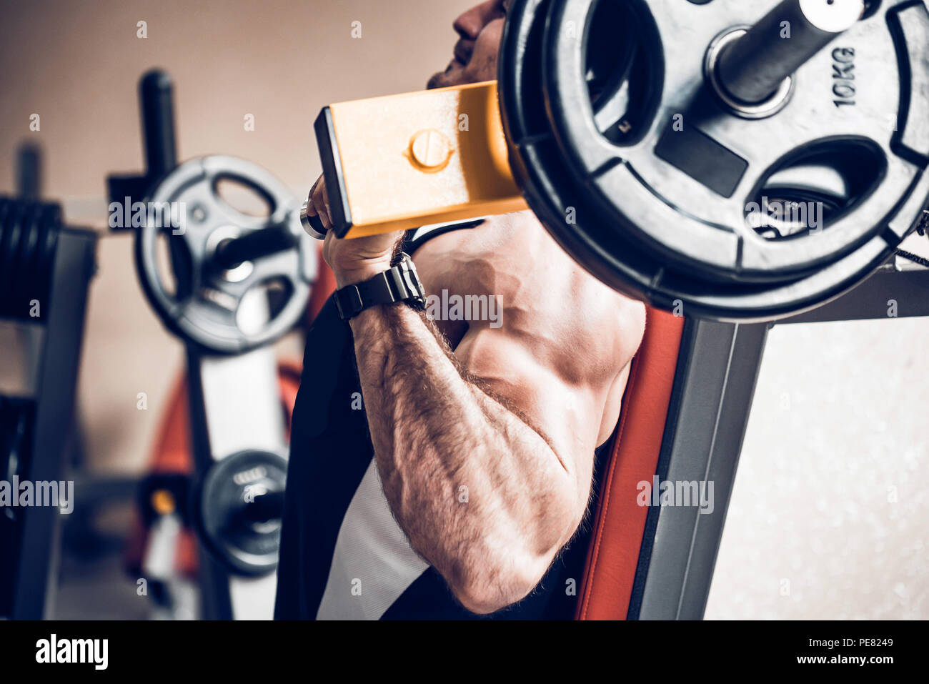 Athlete does deltoid exercises on hammer machine Stock Photo Alamy