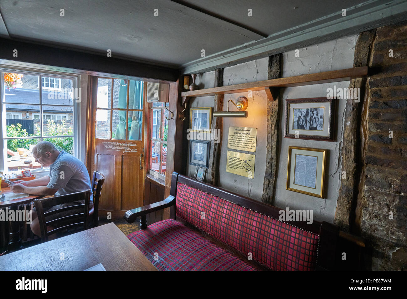The Eagle Pub cambridge discovery of DNA Stock Photo Alamy