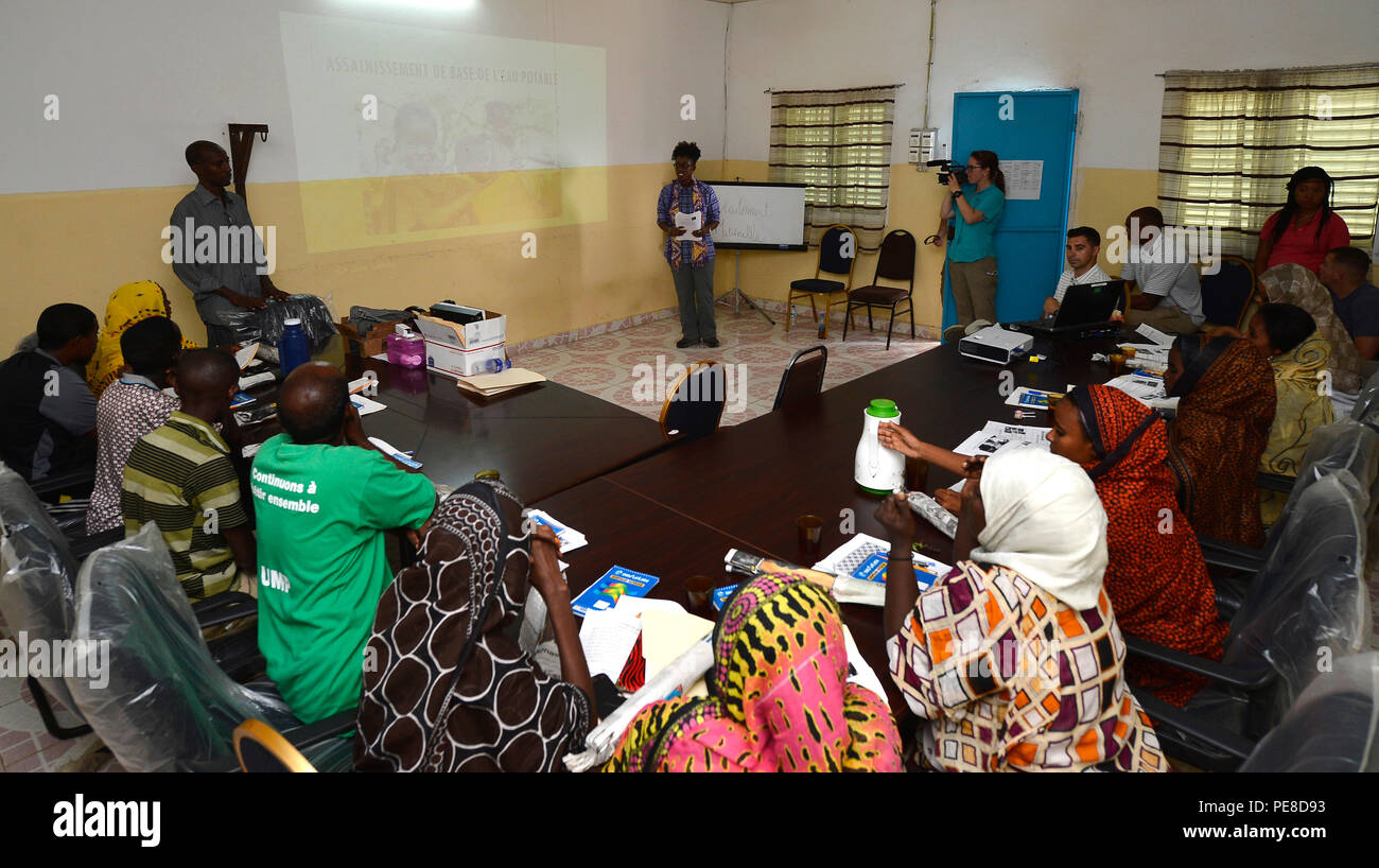 U.S. Army Staff Sgt. Erica Stagg, civil affairs battalion preventive medicine noncommissioned officer in charge, assigned to Combined Joint Task Force-Horn, speaks to health workers during a community health worker course in Obock, Djibouti, Oct. 17, 2015. The U.S. Agency for International Development CHW program’s mission is to reduce the strain on local clinic staff by improving Djibouti’s overall health through training, while increasing preventative medicine. (U.S. Air Force photo by Senior Airman Nesha Humes) Stock Photo