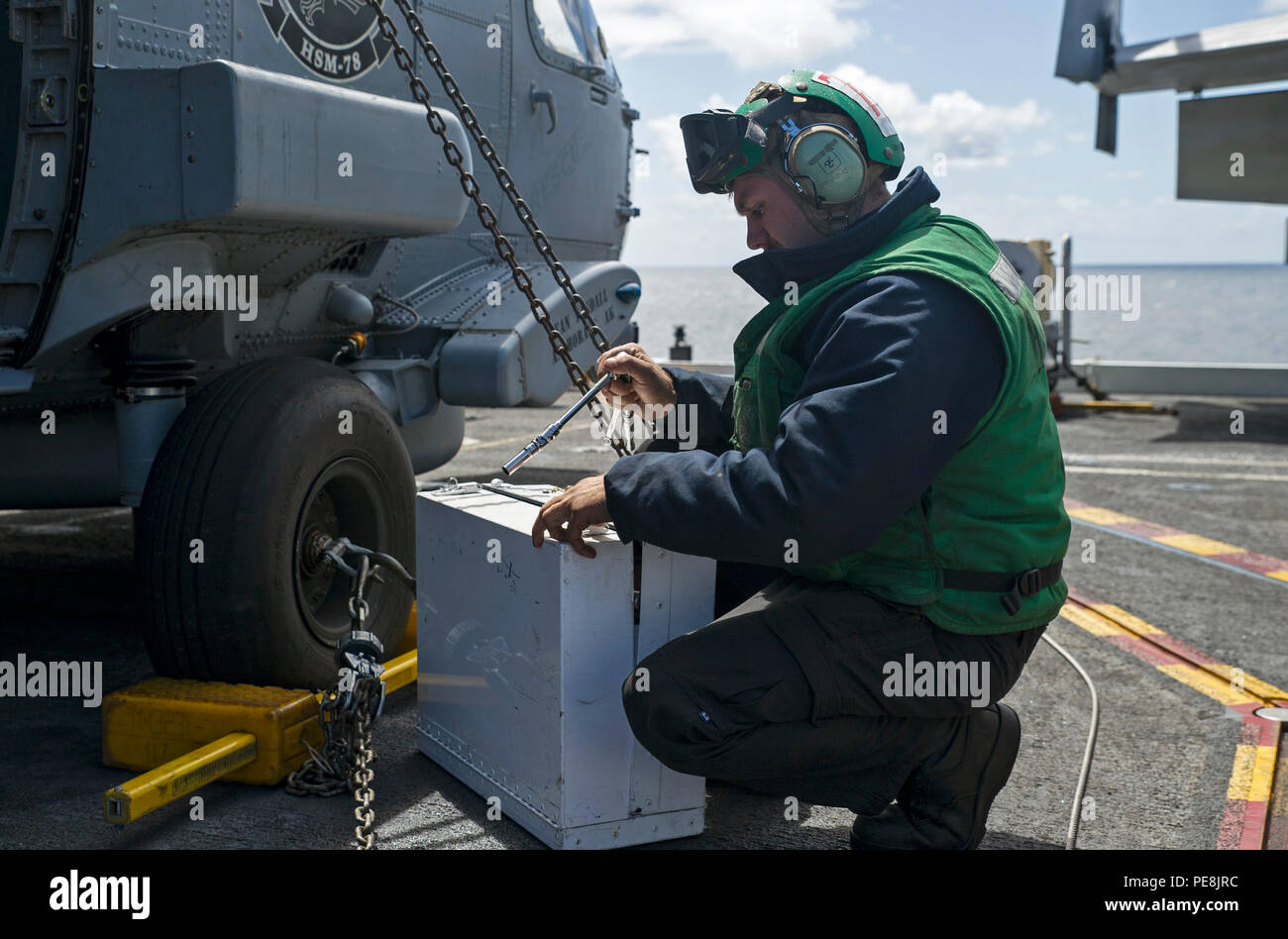 151030-N-EH855-003 PACIFIC OCEAN (Oct. 30, 2015) Aviation Machinist's Mate 2nd Class Max Hofstetter removes tools from a toolbox on the flight deck of aircraft carrier USS George Washington (CVN 73). Washington is deployed as a part of Southern Seas 2015. The eighth deployment of its kind, Southern Seas 2015 seeks to enhance interoperability, increase regional stability, and build and maintain regional relationships with countries throughout the region through joint multinational and interagency exchanges and cooperation. (U.S. Navy photo by Mass Communication Specialist 3rd Class Bryan Mai/Re Stock Photo