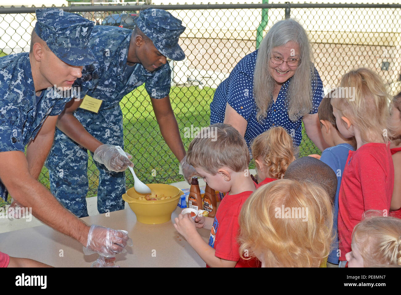 JACKSONVILLE, Fla. (Oct. 29, 2015) (left to right) Hospital Corpsman
