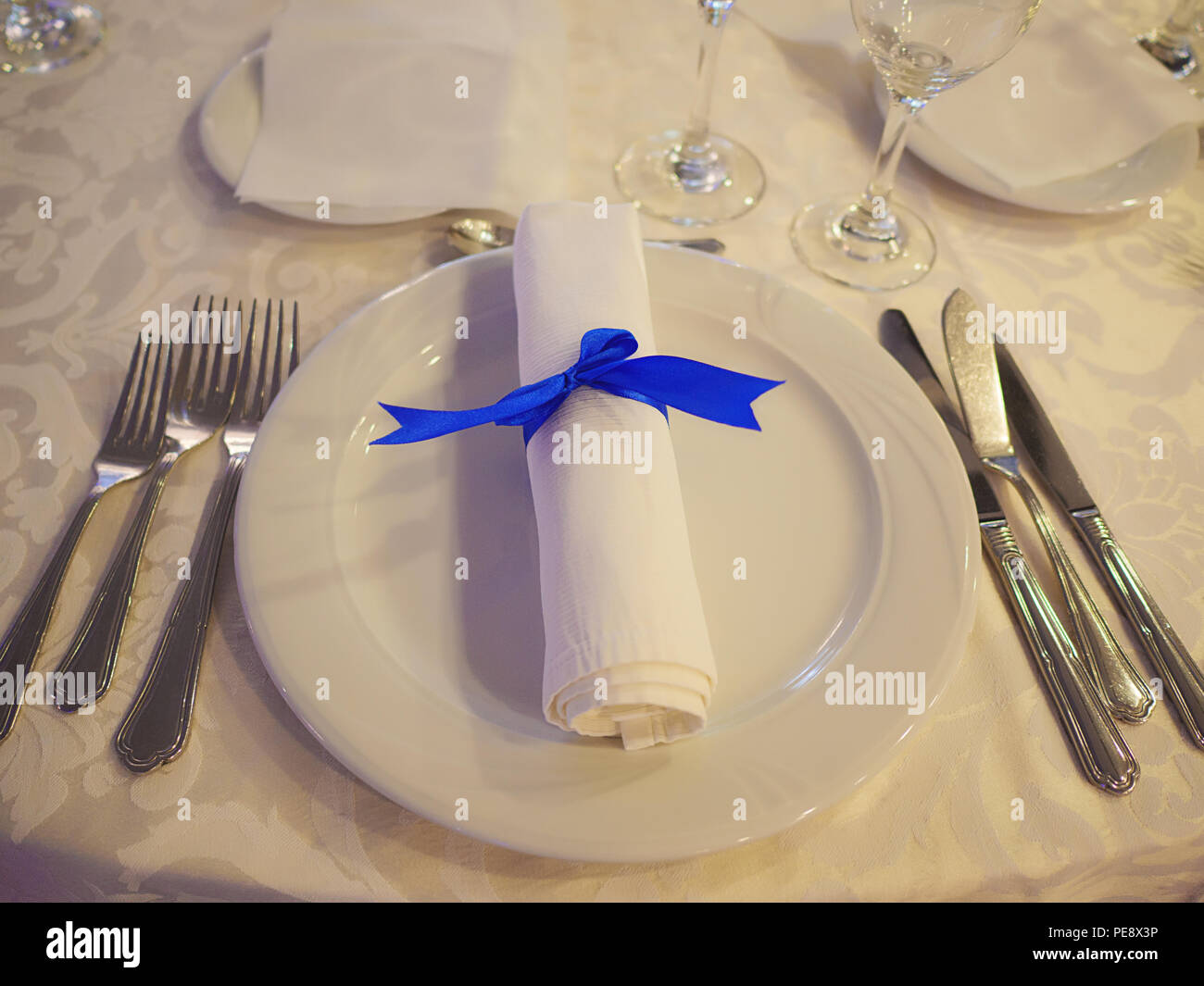 https://c8.alamy.com/comp/PE8X3P/table-setting-for-formal-event-elegant-dining-or-a-wedding-ready-for-guests-with-the-silverware-placed-in-the-order-of-use-and-napkin-PE8X3P.jpg
