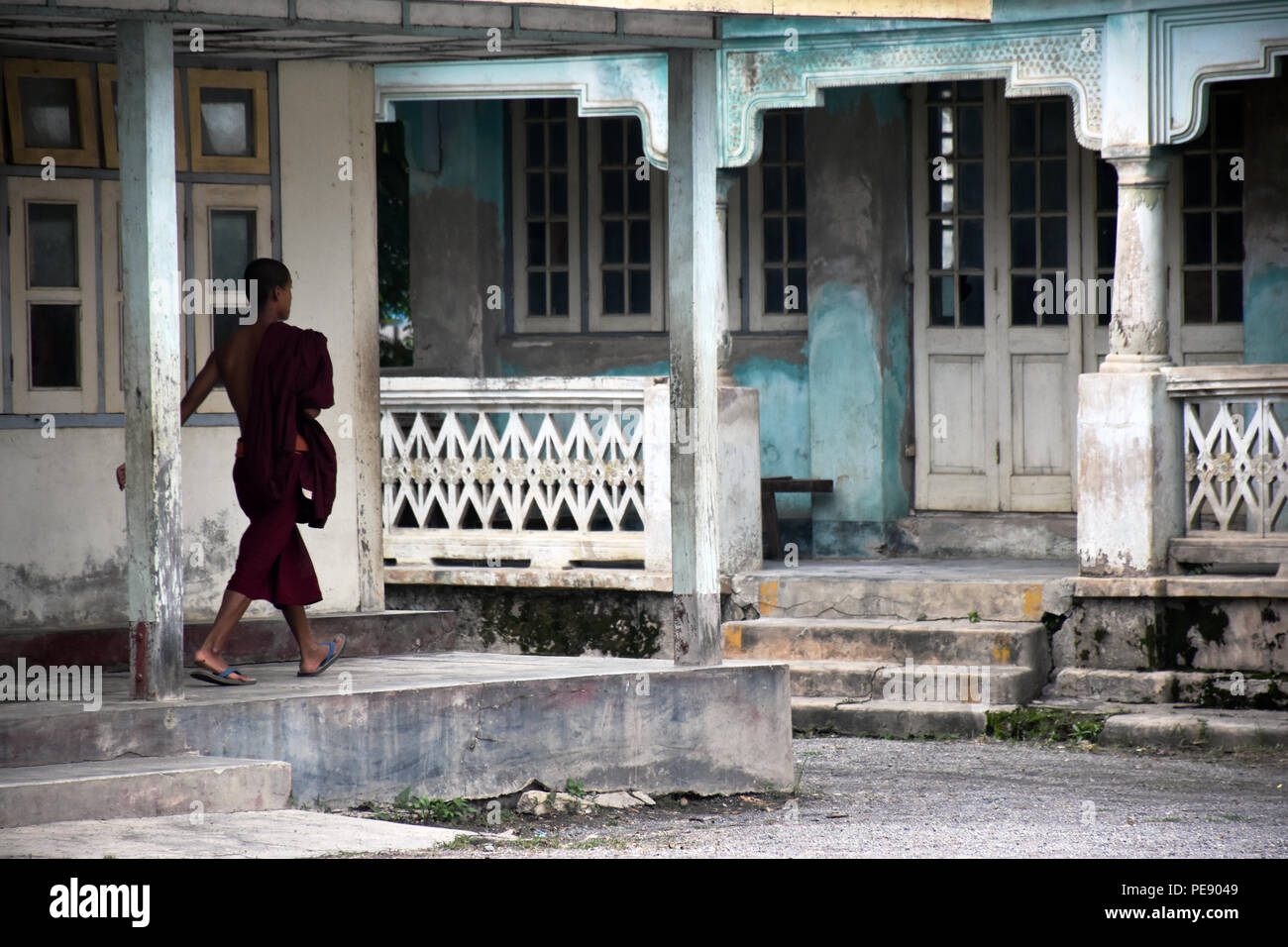 Buddhist monk walking in a monastery in Nyaung Shwe, Inle lake, Myanmar Stock Photo