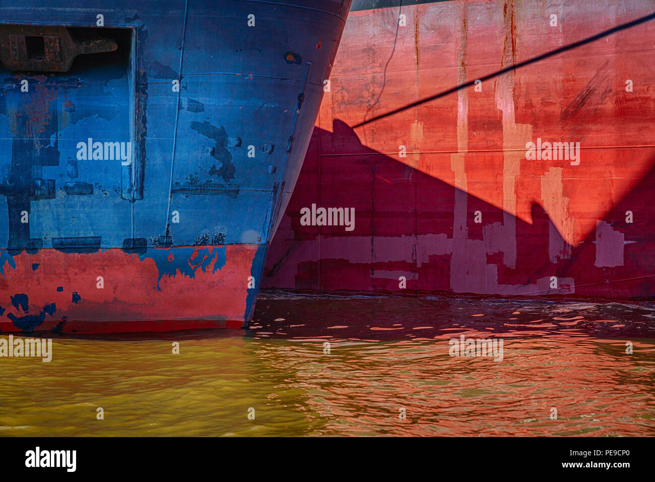 Shipping container ship anchor hi-res stock photography and images - Alamy