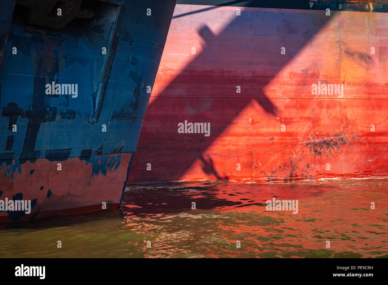 Shipping container ship anchor hi-res stock photography and images - Alamy