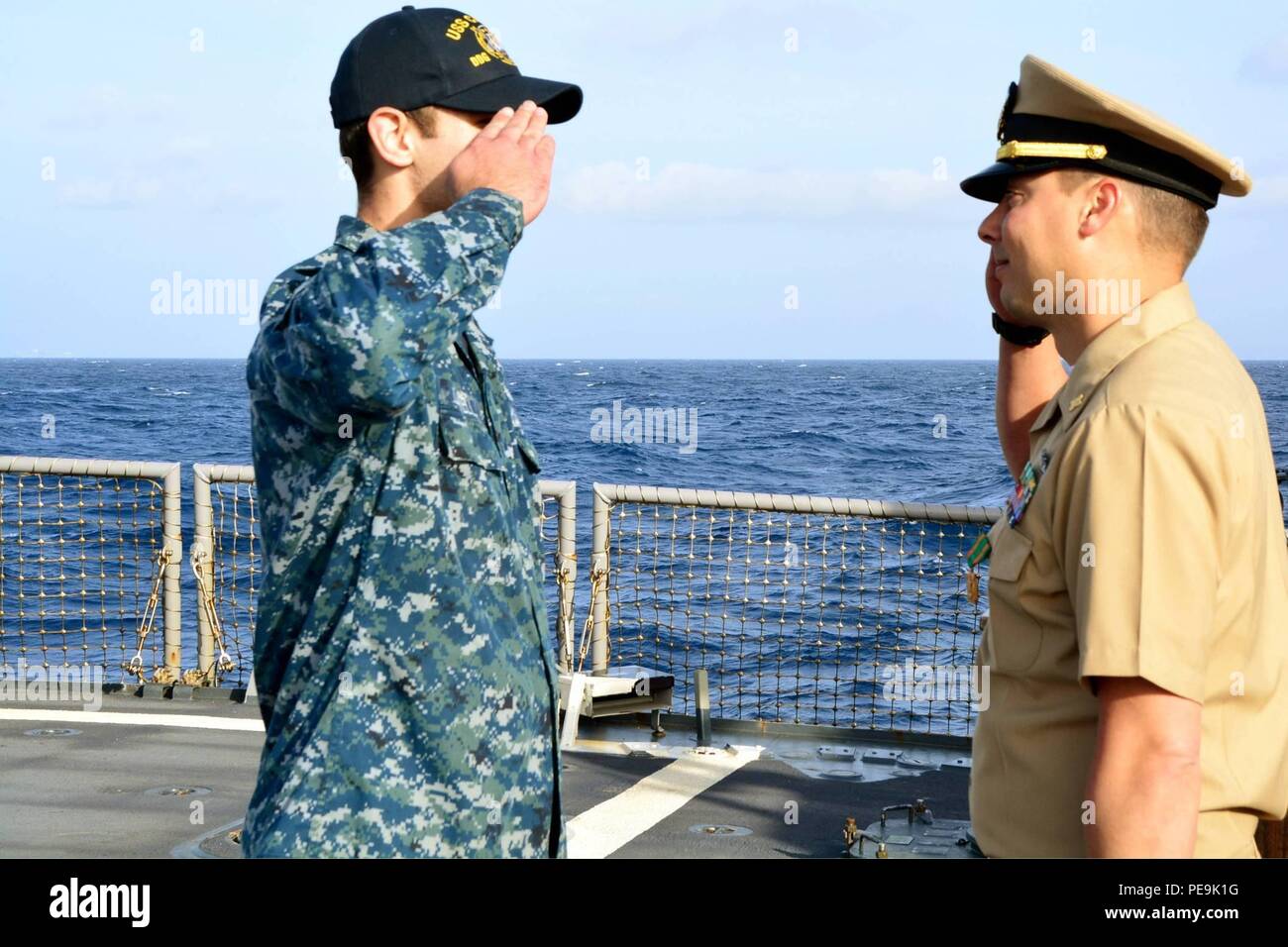 151121NZZ999002 ATLANTIC OCEAN (Nov. 21, 2015) Electronics