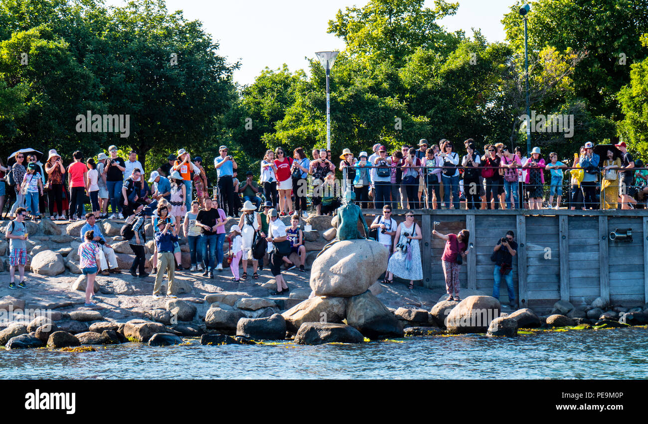 Tourists at, Little Mermaid Statue, Den lille Havfrue, Langelinie promenade, Copenhagen, Zealand, Denmark, Europe. Stock Photo