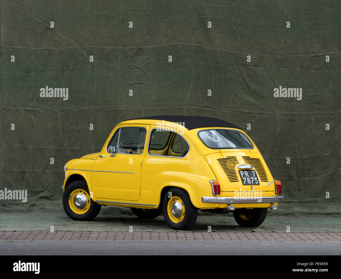 Yellow Fiat 600 Hi res Stock Photography And Images Alamy