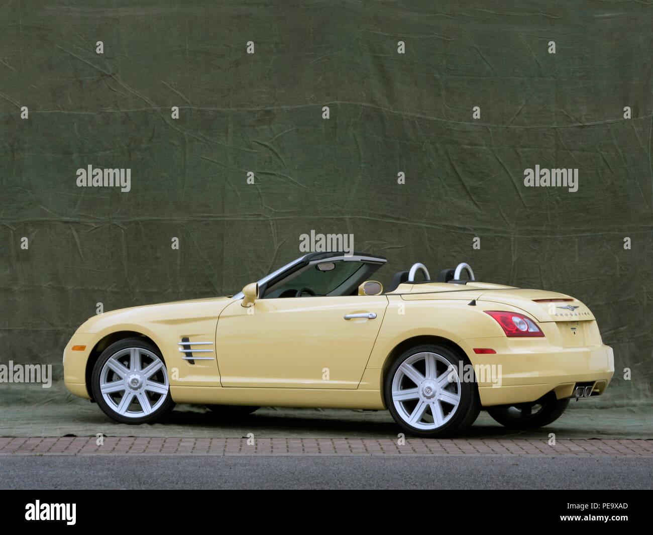 Chrysler crossfire convertible hi-res stock photography and images - Alamy